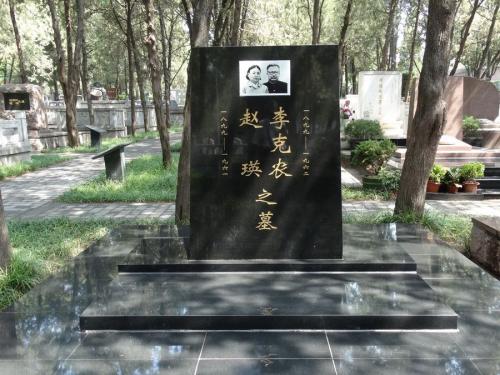 北京八宝山墓地风水如何？真的藏有八件宝贝吗？