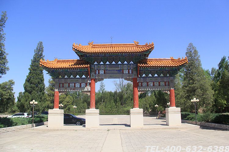 中华永久陵园里面墓地价格大概是多少？中华永久陵园扫墓需要提前预约吗？