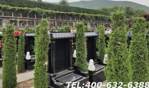 　　我国有很多家陵园的知名度都非常高，怀柔凤凰山陵园就是一家较为知名的陵园，它地处于北京地区，地理位置也非常优越。最近几年，在怀柔凤凰山陵园选购墓地的人也越来越​多，那么，怀柔凤凰山陵园好不好呢？