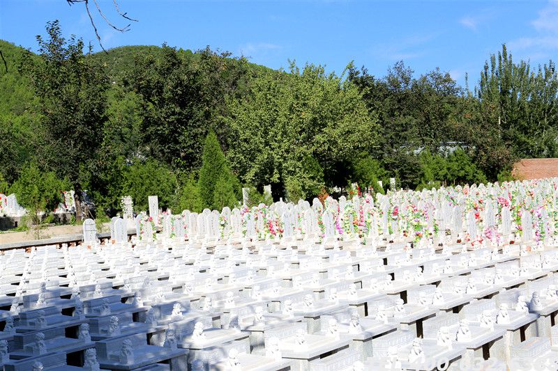北京华侨苑墓地价格高不高？可以代替别人买墓地吗？