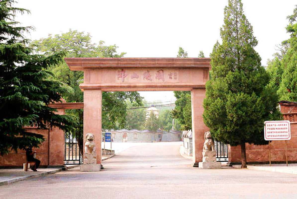 万佛山陵园属于佛教吗，他吸引大众的原因是什么