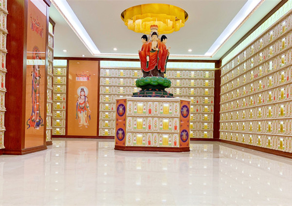 天津玉佛寺寝宫位于天津市西青区辛口镇,北面是当城村,南面是水高庄村